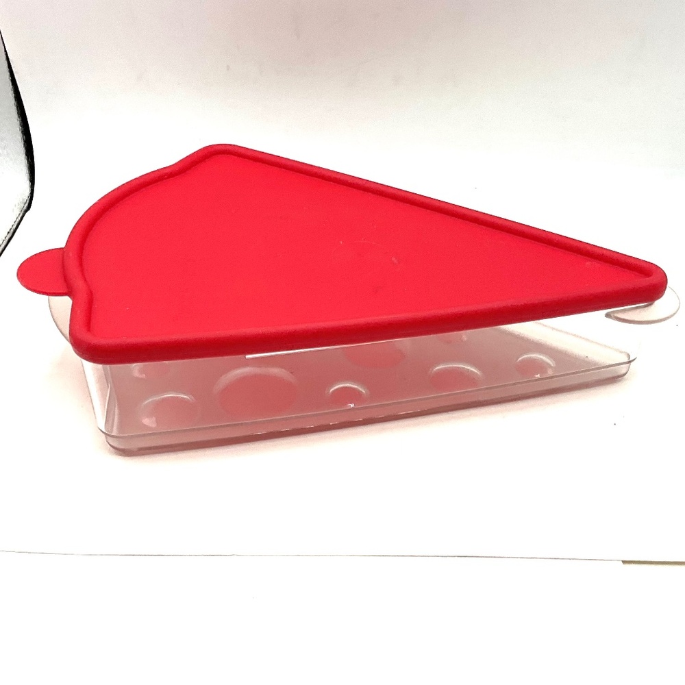Tupperware Red Keep-N-Heat Pizza Container